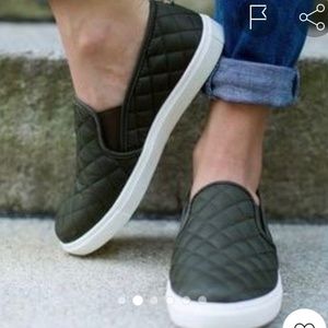 Steve Madden Quilted Sneaker Sz 8 Olive Never Worn